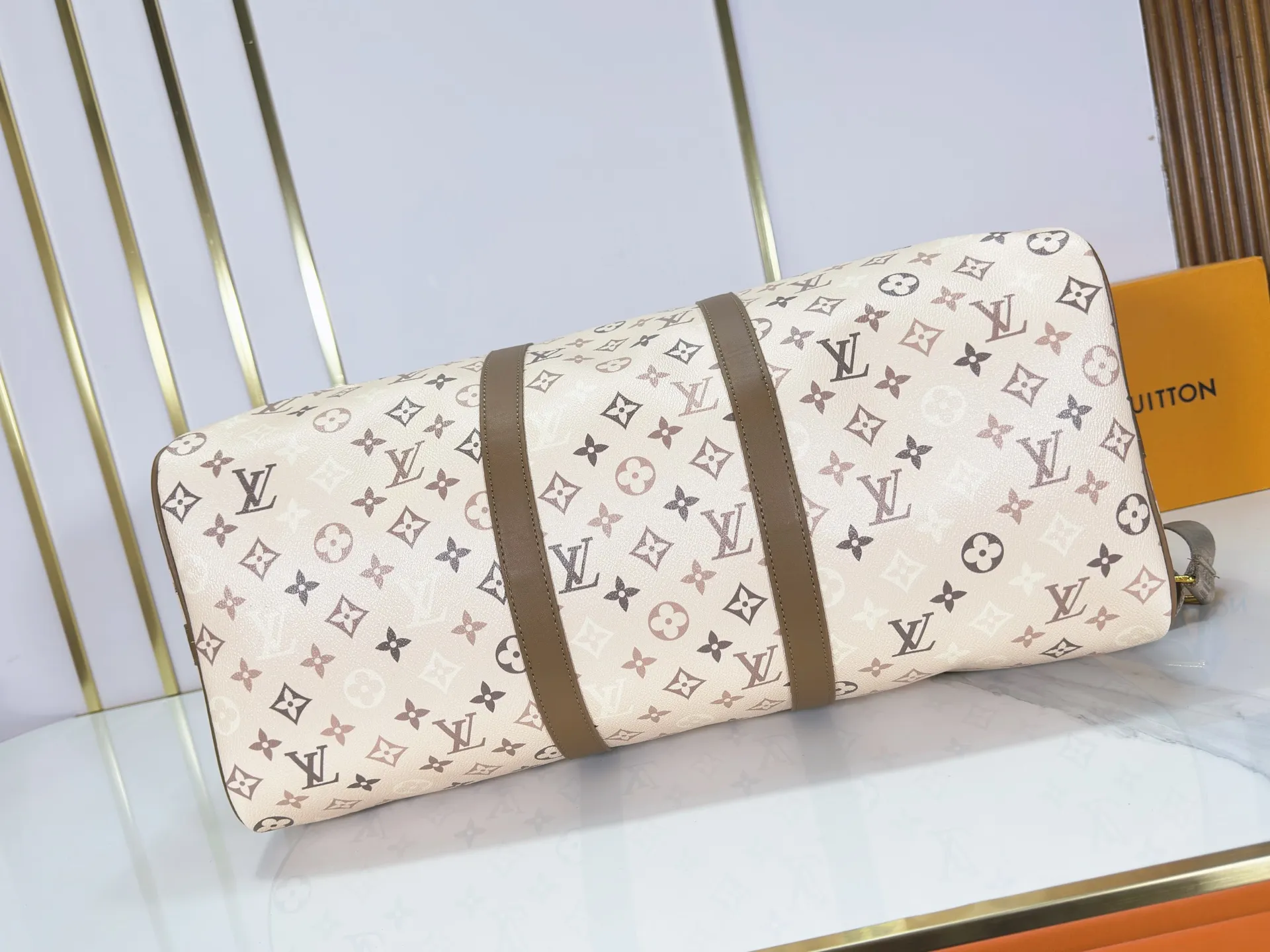 P340 upgraded original, new "Louis Vuitton" 💼 Crossbody M46863 M26959 M41416 LOUIS VUITTON keepall 50 Detachable and adjustable shoulder strap Coated canvas and cowhide leather trim Hand-held shoulder travel bag Spacious capacity and adjustable shoulder strap for work, leisure or travel High-definition hardware logo mark, inner compartment! Special lining. Smooth zipper, exquisite workmanship, every detail is in place! A must-have for men. Size: 50x29x23cm