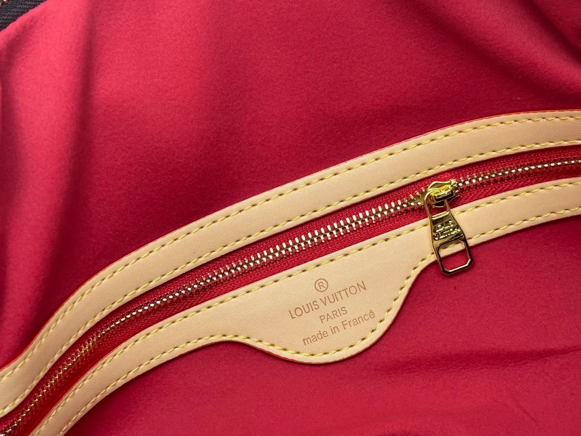 P380 M13764 M41416 Keepall Bandoulière 45 travel bag gets a new look with the Louis Vuitton x Takashi Murakami retro series. Classic Monogram canvas features a patchwork pattern of sweet cherries and a bold lining that reflects the playful aesthetic of renowned Japanese artist Takashi Murakami. Side straps, top handles and adjustable shoulder straps reveal the natural color of the leather, while dazzling hardware completes the look.  27 x 20 x 45 cm (H x W x L) Carry-on dimensions Monogram coated canvas Cow leather trim Textile lining Metal hardware Double zipper closure Internal zip pocket Padlock Designer tag, hot stampable Shoulder strap: removable, adjustable Half-length strap: 36.0 cm Half-length strap adjustable to: 50.0 cm Handle: Double handle