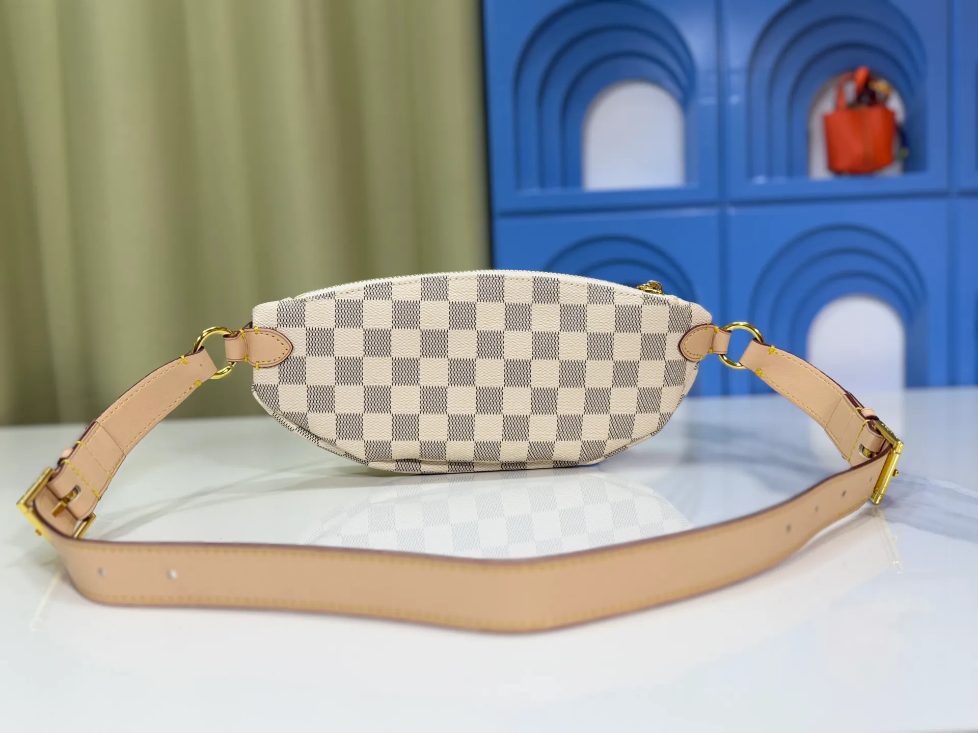 P220 upgraded original M14806 M00230 combines classic elements with new styles - checkerboard elements appear on dish-shaped waist bags and small square hand bags, which are both recognizable and fresh. Size 28-13-3