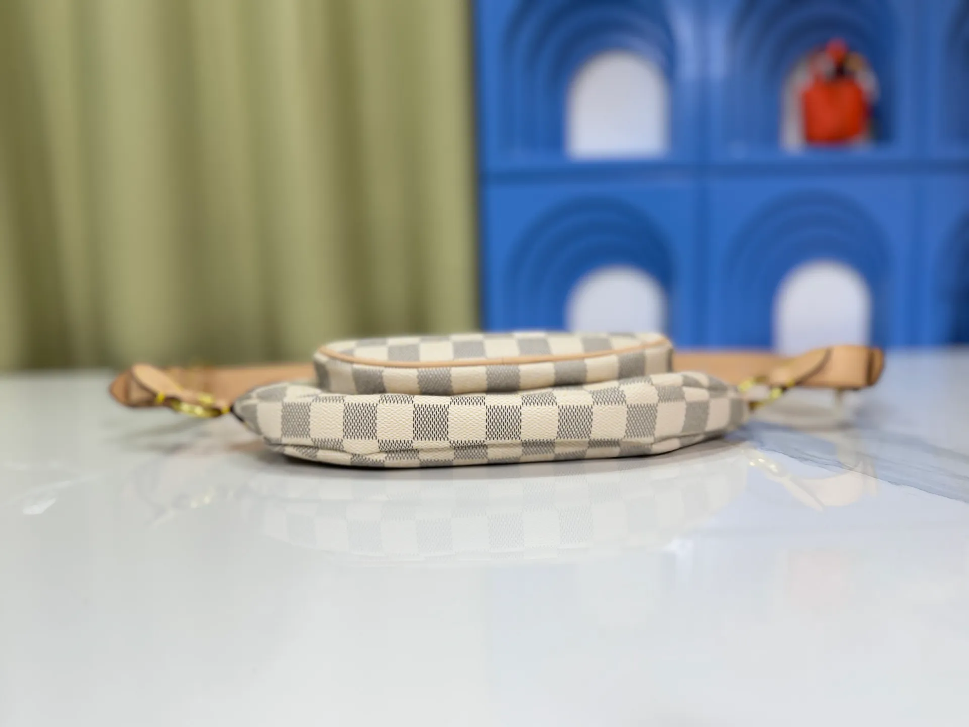 P220 upgraded original M14806 M00230 combines classic elements with new styles - checkerboard elements appear on dish-shaped waist bags and small square hand bags, which are both recognizable and fresh. Size 28-13-3