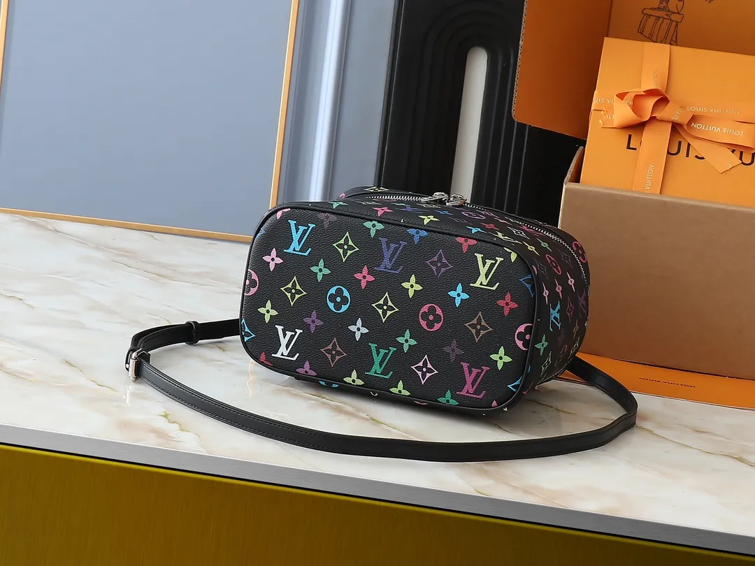 💰320💰Upgraded from the original M13747 M44495 M42265 M44936 M42263 lv Murakami Nice mini Nano cosmetic bag with Monogram printing and 33 colorful colors. In 2025, Murakami and LV jointly launched the white and black tricolor twelve pieces, which are very popular around the world and are loved by celebrities and celebrities. Dimensions: 24 x 17 x 14 (LxHxW)