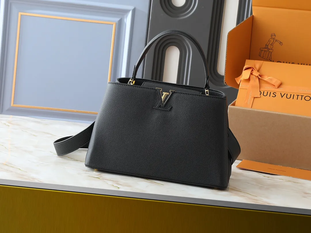 💰400💰Guangzhou goods Upgraded original M13027 M24879 M24620 M24607 This large Capucines Souple handbag relies on tanning technology to give the glossy grained cow leather a soft texture, interpreting an enlarged version of the brand's classic configuration. Plenty of space for daily commuting and weekend travel. Dimensions: 38.0 x 23.0 x 16.0 cm (length x height x width)