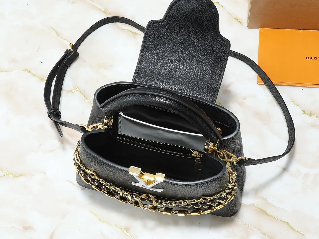 💰420💰Guangzhou goods Upgraded original M12345 M12346 M12279 M11908 M11906 This Capucines BB handbag is from the Trilogy series, using Taurillon cow leather and dazzling metal parts to convey elegant style. The gorgeous chain is embellished with a mini padlock and an enamel Monogram flower. The flap can be placed externally or internally to open multiple pockets. The sophisticated design allows for a variety of carrying experiences. Dimensions: 27.0 x 17.3 x 9.0 cm (length x height x width)