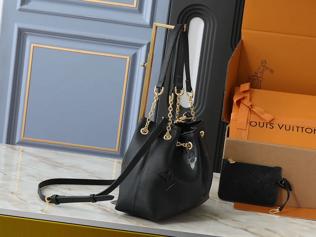 💰260💰Upgraded original version ✨M11283 M25453 M47209 M46545 M46492 This Summer Bundle handbag is from the Dégradé series. The new drawstring design adds a summer atmosphere. The Monogram Empreinte embossed leather bag features a gradient tone to brighten any seasonal look. The double handles and detachable cross-body strap provide a variety of stylish carrying options, making it a great companion for travel day and night. Detailed features: 28 x 20 x 11.5 (Length x Height x Width)