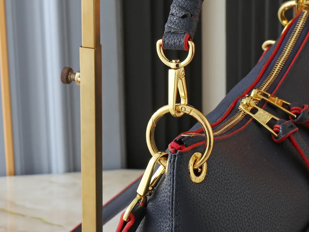 💰240💰Upgraded from the original M45522, 43170. This MONOGRAM canvas material is a new style of Melie handbag, a fashionable must-have item. Veau Cachemire leather material. Full leather embossed woven wrist double bag shopping bag. Lightweight and comfortable to carry. Unique vertical and narrow shape with modern style. Zipper pocket with metal engraved zipper puller for more personality. Size: 33x16x30cm