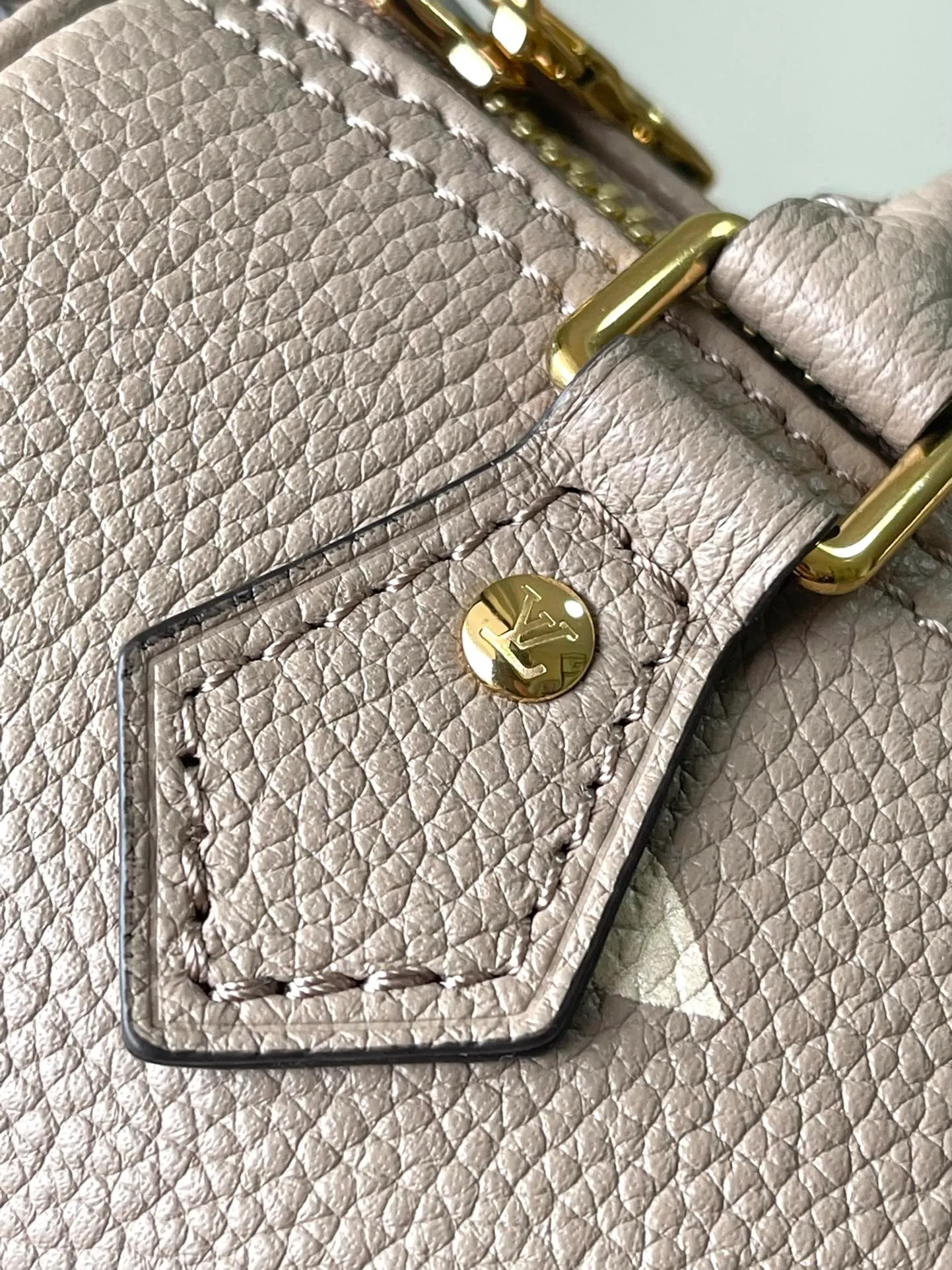 💰880 (top layer leather) top original order M82890 This product is the exclusive duty-free product in the market and is the highest-end product. It supports inspection. This product has passed strict inspection and is flawless. Please wear gloves when touching the product. This product is not returnable. Please confirm the product first and then remove the label on the handle. This product is temporarily not open to the public, only for regular customers, and is in short supply. Dimensions: 16 x 10 x 7.5 cm