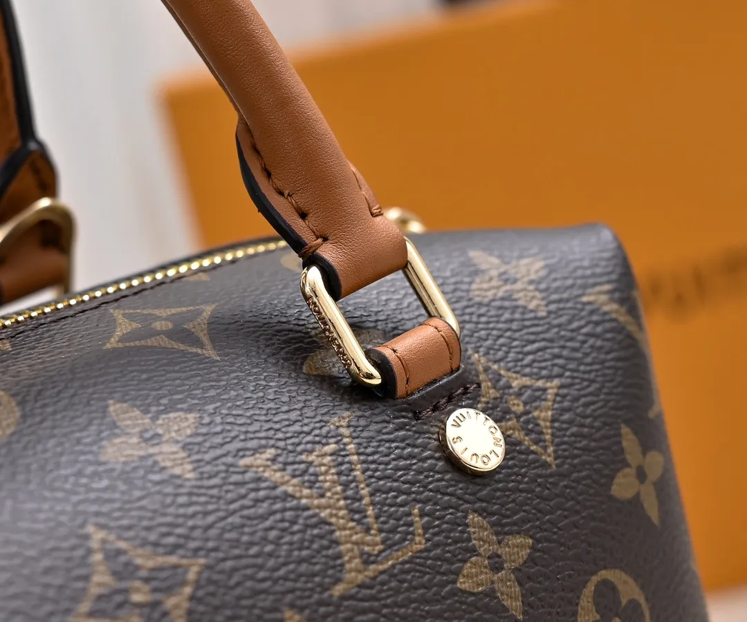 P460 exclusive real shot - upgraded version ‼ ️LV presbyopic leather hand-held crossbody bag, model M68169, with long shoulder strap, 2025 new fashion women's bag shoulder bag presbyopic leather shoulder strap genuine leather handbag, large capacity [strong] size: 28x20x11.5