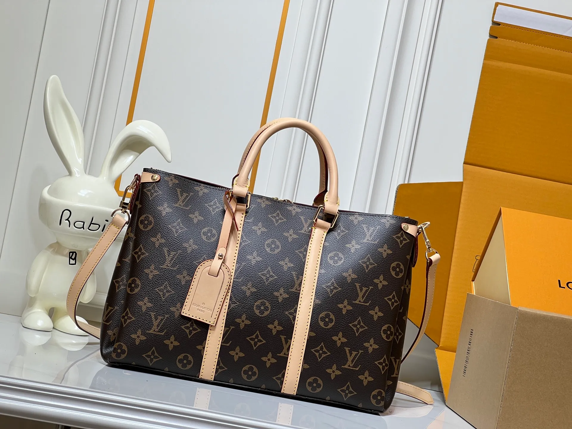 Batch 300💰 Upgraded original large size Newly arrived OPEN HANDBAG handbag M44816 M44815 M44818 Black Pink Red Presbyopia Open Handbag is made of selected Monogram canvas and decorated with classic details, including side branches and two-sided textured leather trim, gold rivets and nails classic leather luggage tags, top handles and detachable and adjustable length shoulder straps. Large 35x24x15, small 29.0×19.0×10.0cm