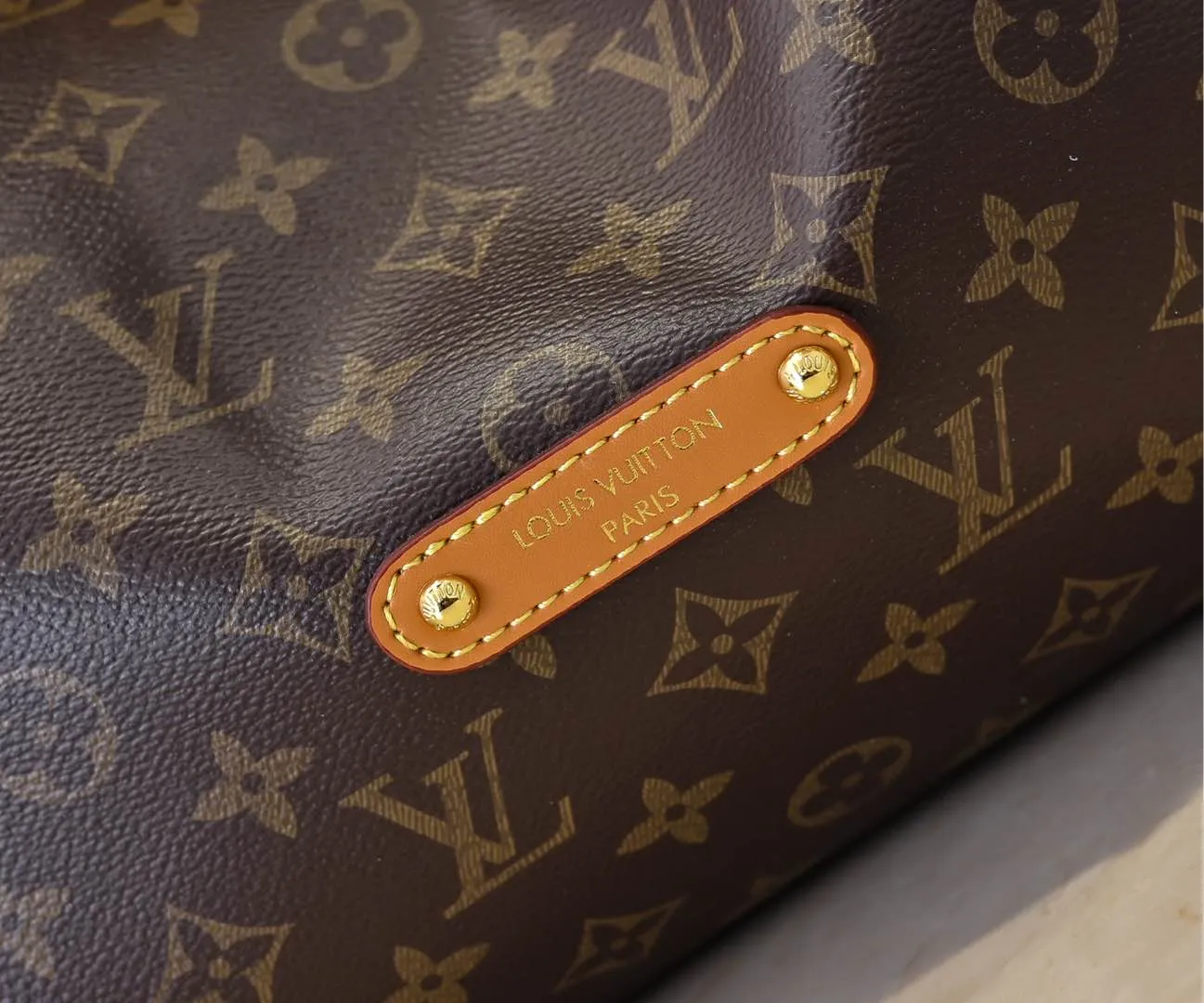 Batch 320💰LV METIS handbag M14018 M13986 Smart, intelligent and meticulously crafted, Métis made of Monogram canvas fulfills its promise with its own attitude. With its emphasis on lines and silhouettes, the Métis handbag combines the versatility required of a modern handbag with the elegance and charm of Louis Vuitton's heritage. Two detachable shoulder straps, can be used to carry, carry or carry on the shoulder. Size 48x36x12cm,