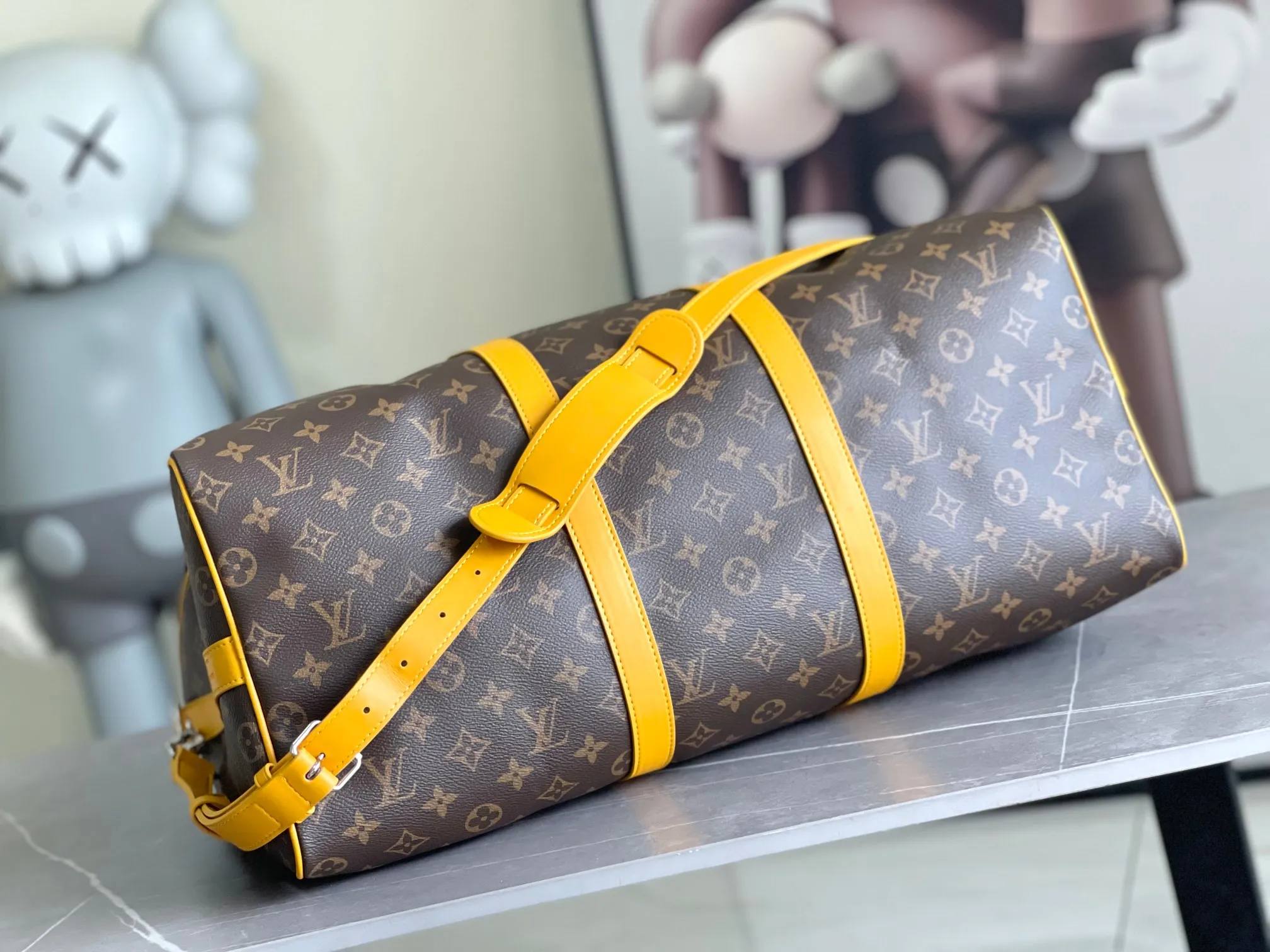 💰1140 Top Original M12634 Yellow M12633 Dark Blue M12629 Light Blue M12630 Dark Green Top Original This Keepall Bandoulière 50 travel bag is made of Monogram Macassar canvas, which simultaneously renders bright colors for the side straps, nameplate, fabric lining and top leather handle. The size of your carry-on luggage hides plenty of space. 50.0 x 29.0 x 23.0 cm (L x H x W) • Monogram Macassar coated canvas • Cow leather trim • Textile lining • Metal hardware • Carry-on dimensions • Double zipper closure • Padlock • Removable name tag • Internal zip pocket • Shoulder strap: removable, adjustable • Half-length strap: 36.0 cm • Half-length strap adjustable to: 50.0 cm • Handle: Double handle