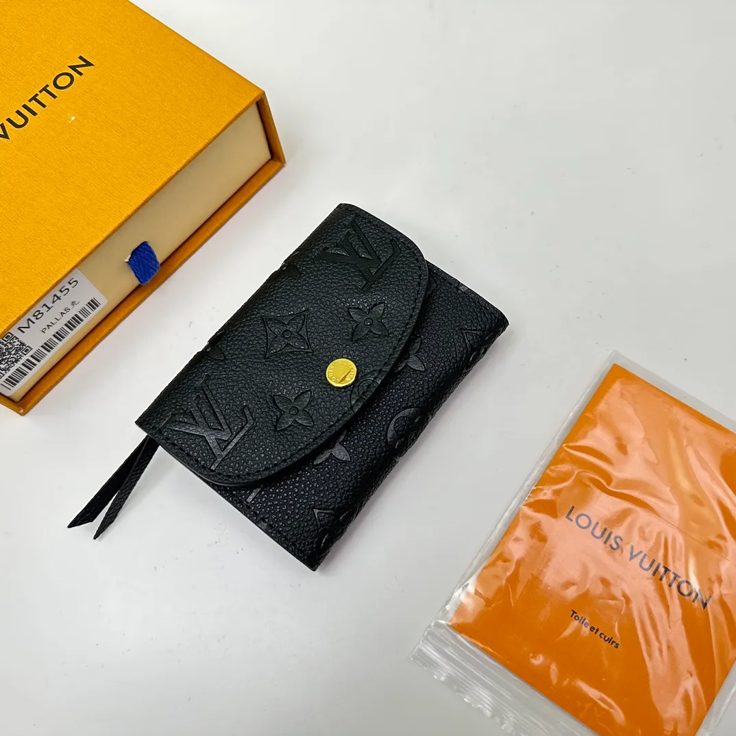 Factory price 280 [Top original order] M81455 black top layer cowhide👏👏This Rosalie coin purse is made of Monogram Empreinte embossed soft grain cowhide. It opens with a round flip cover and has a compact configuration. It has a zipper coin pocket, patch pocket and card compartment inside. Louis Vuitton logo-engraved snaps secure the closure. Size: 11X8X2.5cm.
