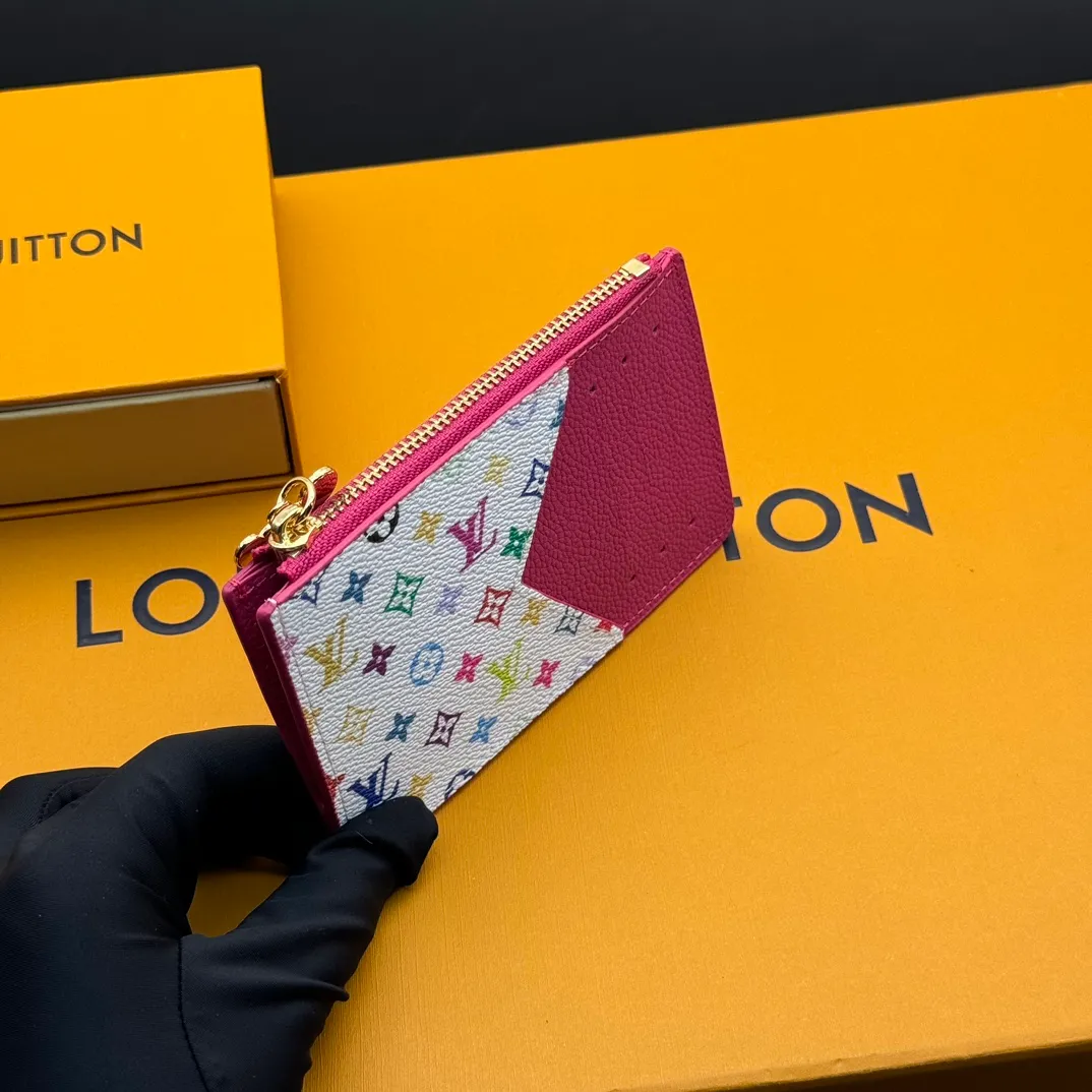 💰140 💎Top original #rose red 🇫🇷 This Romy card holder is from the Louis Vuitton x Takashi Murakami cross-border collaboration series. It renders fresh colors for Monogram Empreinte leather, subtly paying tribute to the rainbow tones painted by Japanese artists. Colorful Monogram coated canvas accents the patch pockets, and the panda-shaped zipper pull of the zippered coin bag adds new season interest. Model: M13800 Dimensions: 8 x 0.8 x 12 cm (H x W x Length)