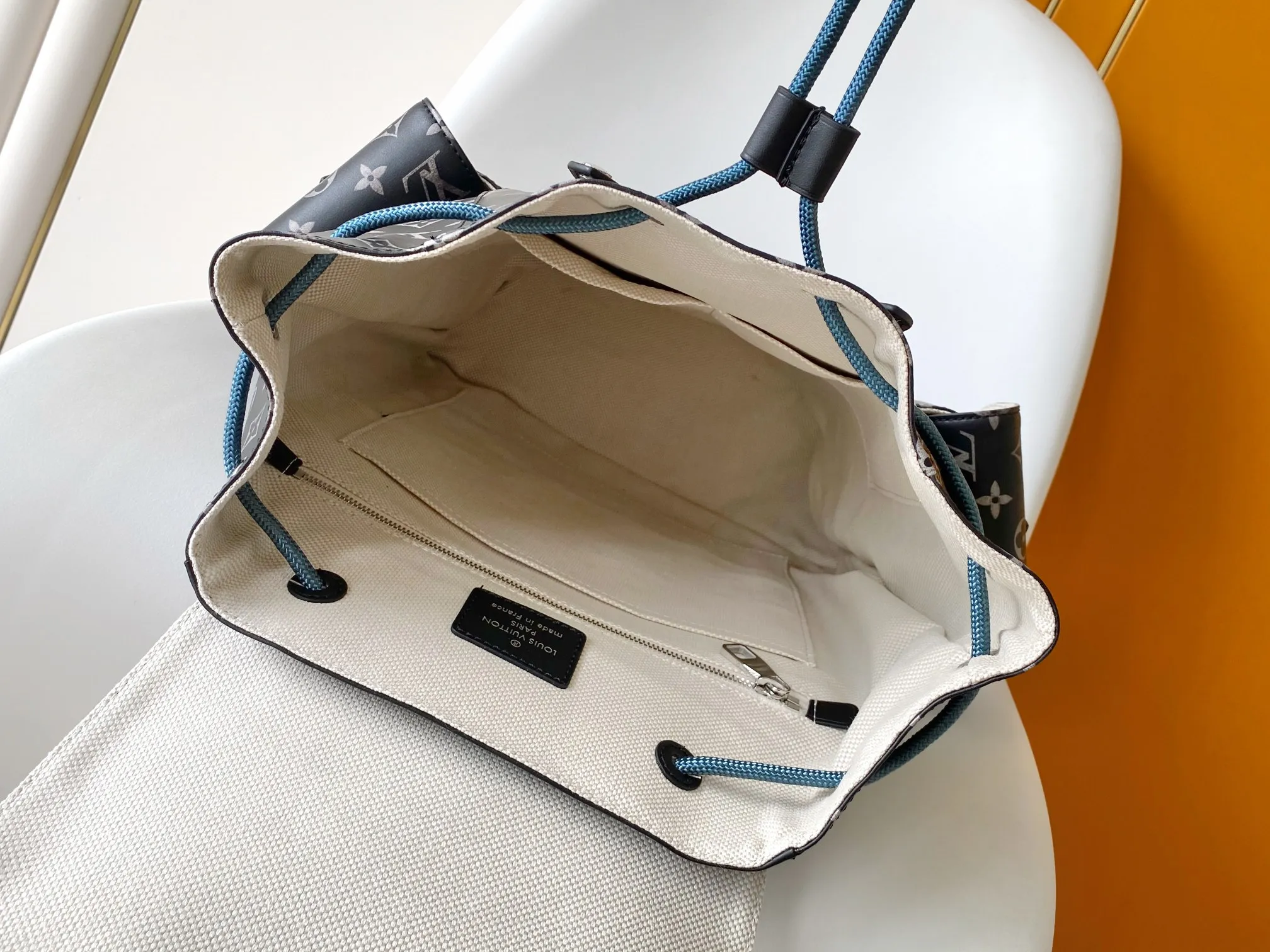 💰1340 top original single 163c01 chip] dynamic chip [top original single real shot M11521 CHRISTOPHER small backpack uses Monogram canvas to interpret the rugged and simple spirit of the slim bag industry. Its chic style is suitable for both work and entertainment, demonstrating a high-quality lifestyle. size: 41.0 x 48.0 x 13.0 cm