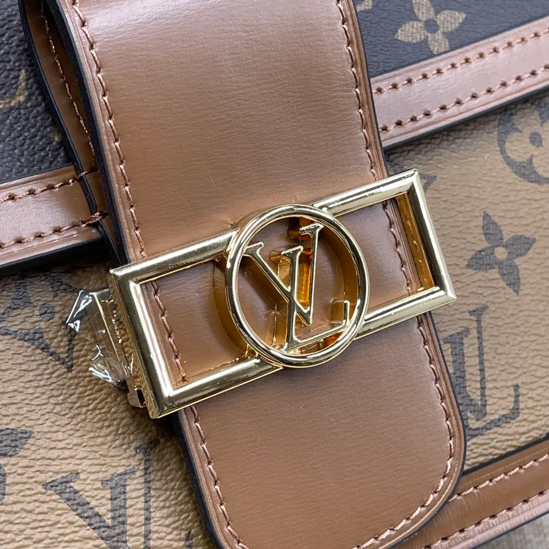 [Upgraded version] P580💰 Comes with a full set of packaging M45958 L home new version of Daphne with chain ➕ shoulder strap This model has high quality matching details and ⚠️matching hardware! The addition of hardware buckles makes it more stable and fully upgraded! ! ! Size 25*17*10.5