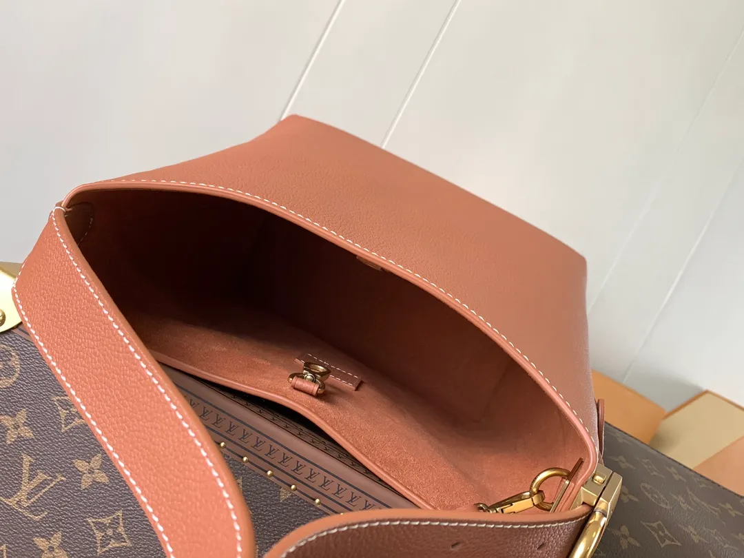 💰1160 (top-grain leather) top original order, change chip version, M25352 black, M25354 brown, 25353 yellow, Low Key Hobo small handbag is made of smooth cow leather with suede cow leather lining, which can accommodate short wallets, large smartphones, keys and other small items. The shoulder strap is adjustable with a padlock buckle, and a removable Monogram canvas zippered interior pocket keeps it organized. 24.0 x 28.0 x 16.0 cm (length x height x width)
