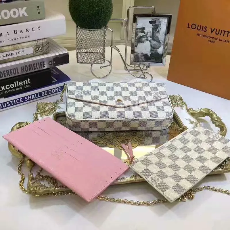 P140 Model: 61276 Size 21/11/2 Introduction: The Louis vuitton Felicie three-piece handbag is elegant and luxurious. It contains two detachable pockets and is a fashionable choice for carrying and organizing your daily necessities. It is more than just a wallet, after removing the gold chain, it can also be used as a charming clutch or small handbag ""