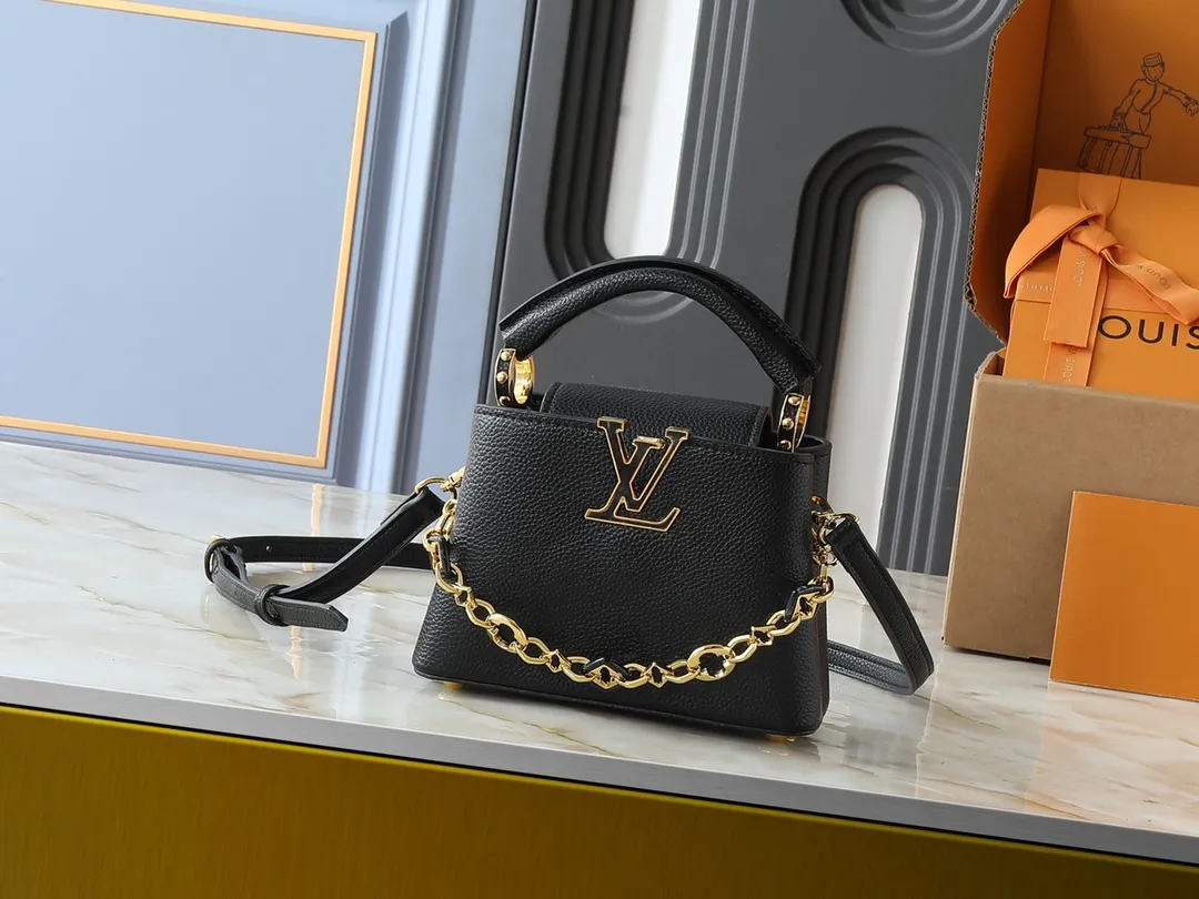 💰420💰Guangzhou goods Upgraded original M14381 M14970 M14393 M14972 M14971 This Capucines series is named after the Paris street where Louis Vuitton first opened its store in 1854. This time it is added to the Harmony series through a mini version design. Taurillon cow leather creates a classic structure, and the decorative chain gives the Monogram floral jewelry texture. There is plenty of space to store daily necessities such as a short wallet, keys, and lipstick. Dimensions: 21.0 x 14.0 x 8.0 cm (length x height x width)