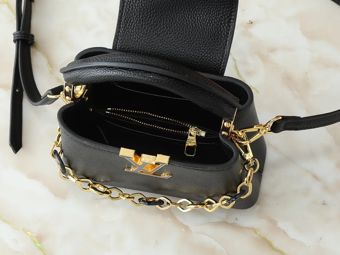 💰420💰Guangzhou goods Upgraded original M14381 M14970 M14393 M14972 M14971 This Capucines series is named after the Paris street where Louis Vuitton first opened its store in 1854. This time it is added to the Harmony series through a mini version design. Taurillon cow leather creates a classic structure, and the decorative chain gives the Monogram floral jewelry texture. There is plenty of space to store daily necessities such as a short wallet, keys, and lipstick. Dimensions: 21.0 x 14.0 x 8.0 cm (length x height x width)
