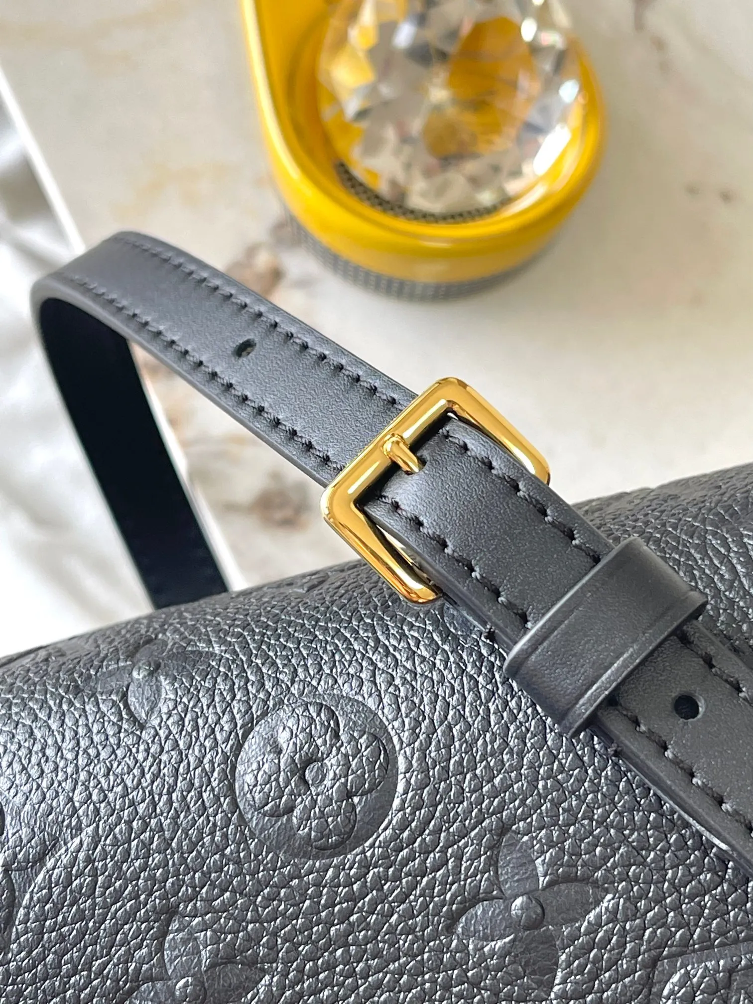 💰2600 [Special grade MB chip version original leather] This Babylone Tote handbag is traceable to the Paris Babylone trend community, model: M11393 black dynamic chip version Material: A-grade all-steel hardware, imported original fabric Packaging: full set of original duty-free MB packaging Size: 31*21.5*13CM