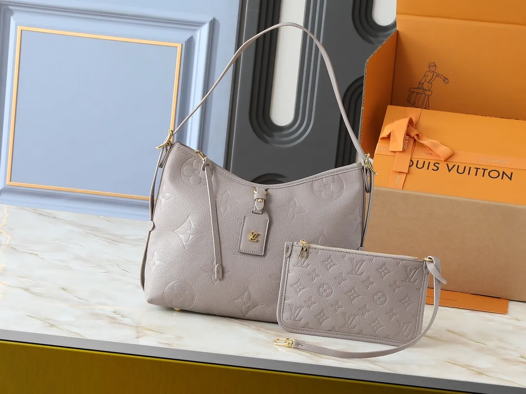 💰240💰Upgraded from the original M24141 M46288 M46293 M46277 M46298 M46203 CarryAll small handbag is made of Mono gram Empreinte embossed leather. It has a generous structure and a neat inner layer. The large inner bag adds functional elements. Comes with a Monogram embossed zipper clutch secured by a leather strap. A personal companion for urban life. Dimensions 29 x 24 x 12 cm (length x height x width)