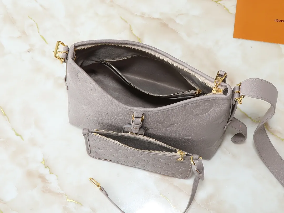 💰240💰Upgraded from the original M24141 M46288 M46293 M46277 M46298 M46203 CarryAll small handbag is made of Mono gram Empreinte embossed leather. It has a generous structure and a neat inner layer. The large inner bag adds functional elements. Comes with a Monogram embossed zipper clutch secured by a leather strap. A personal companion for urban life. Dimensions 29 x 24 x 12 cm (length x height x width)