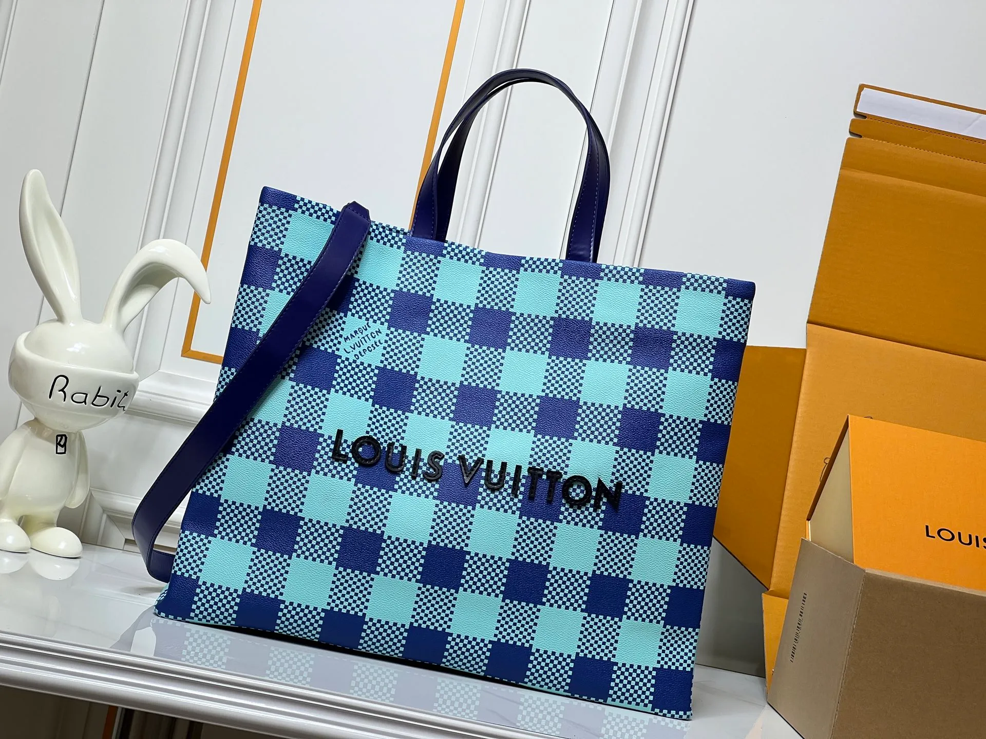 Batch 320💰M24457 blue grid, yellow grid, gradient blue, presbyopic grid, purple. Grass green pink black orange blue green gray presbyopia plaid black crocodile pattern orange crocodile pattern This medium Shopper bag is inspired by the Louis Vuitton shopping bag, with the words Louis Vuitton and Maison Fondée En 1854 written in soft calfskin, with top handles and a detachable shoulder strap. Dimensions: 42x34x16cm