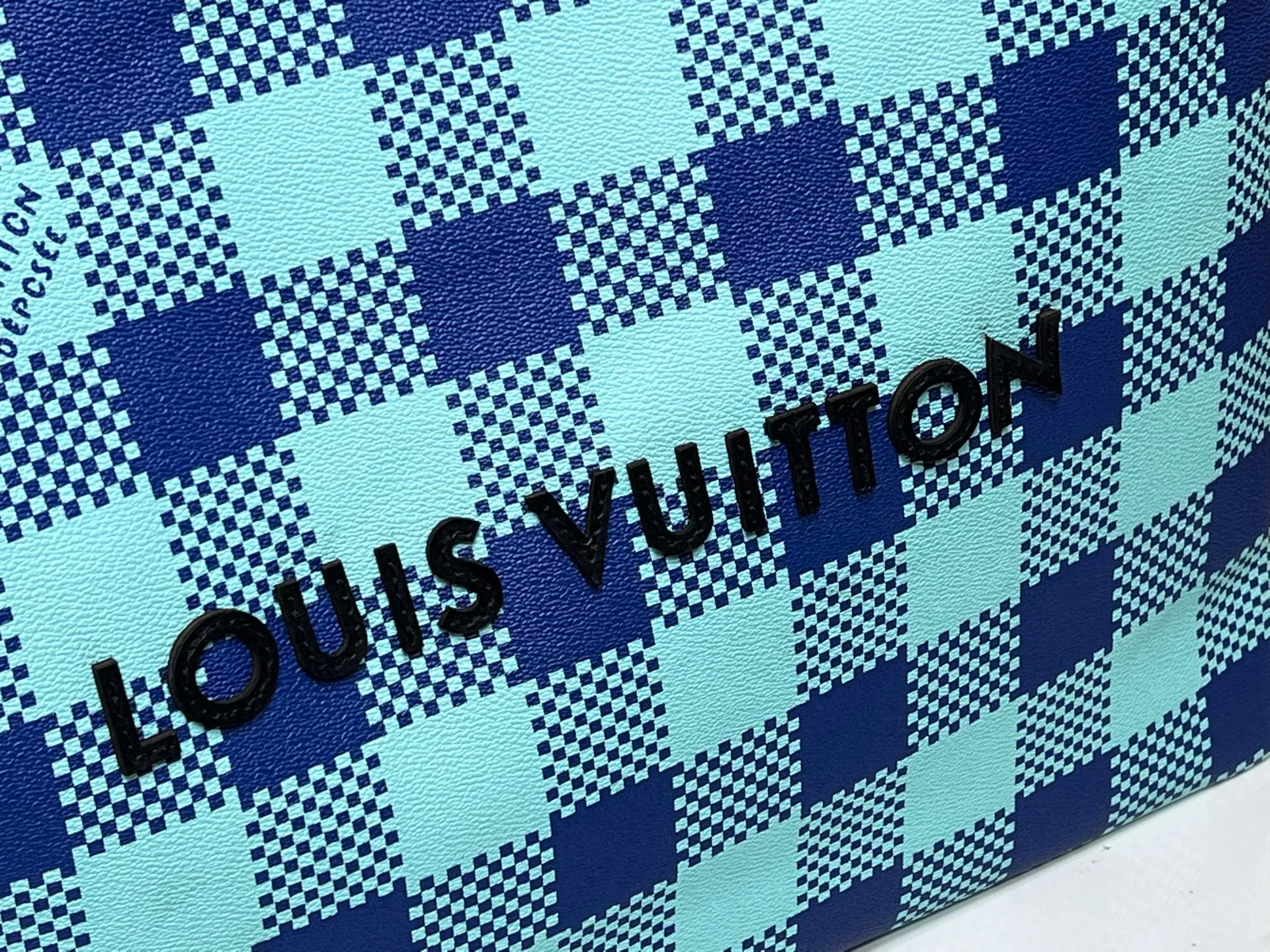 Batch 320💰M24457 blue grid, yellow grid, gradient blue, presbyopic grid, purple. Grass green pink black orange blue green gray presbyopia plaid black crocodile pattern orange crocodile pattern This medium Shopper bag is inspired by the Louis Vuitton shopping bag, with the words Louis Vuitton and Maison Fondée En 1854 written in soft calfskin, with top handles and a detachable shoulder strap. Dimensions: 42x34x16cm