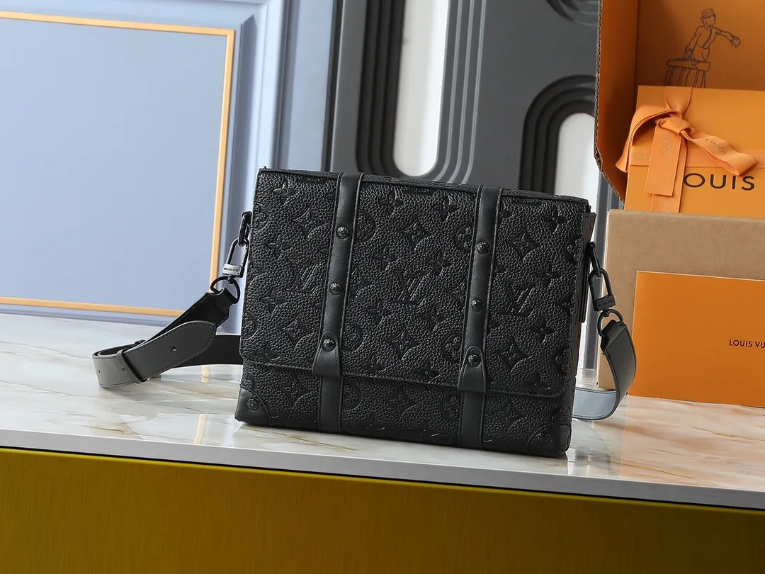 💰260💰 Upgraded from the original M57726 M45727 This compact rectangular trunk messenger bag is made of Monogram Eclipse canvas and continues the brand’s classic hard box elements such as matte black rivets and reinforced black leather corners. Removable and adjustable strap for comfortable carrying. Dimensions: 24 x 18 x 5.5 cm