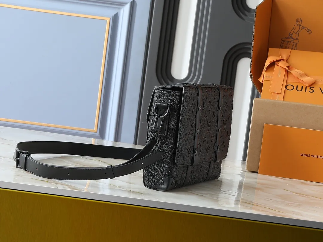 💰260💰 Upgraded from the original M57726 M45727 This compact rectangular trunk messenger bag is made of Monogram Eclipse canvas and continues the brand’s classic hard box elements such as matte black rivets and reinforced black leather corners. Removable and adjustable strap for comfortable carrying. Dimensions: 24 x 18 x 5.5 cm