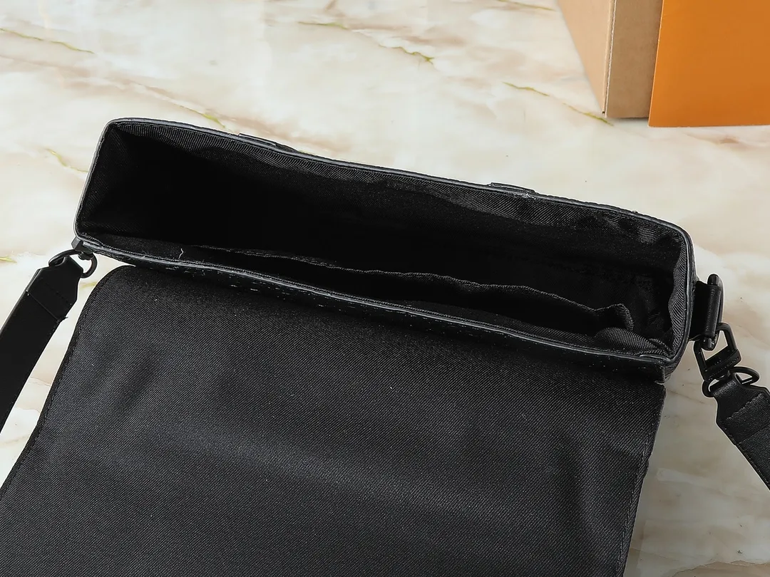 💰260💰 Upgraded from the original M57726 M45727 This compact rectangular trunk messenger bag is made of Monogram Eclipse canvas and continues the brand’s classic hard box elements such as matte black rivets and reinforced black leather corners. Removable and adjustable strap for comfortable carrying. Dimensions: 24 x 18 x 5.5 cm