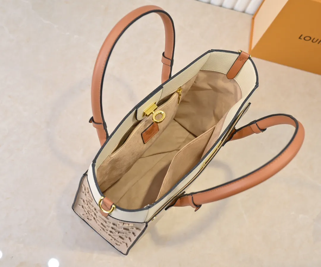💰400💰Upgraded original [M53826 black embroidery M53825 apricot embroidery M53824 MM53823 presbyopia with black] 🔥On My Side handbag shows the elegant fusion of calfskin and classic Monogram canvas. Contrasting canvas shapes the large outer pocket, creating a trompe l'oeil effect as if two handbags merge into one. Plenty of space can easily accommodate office needs, and the adjustable shoulder strap allows for a cross-body style. Dimensions: 30.5 x 24.5 x 14 cm (Length x Height x Width) - Calfskin and Monogram coated canvas - Cowhide leather trim - Microfiber lining - 2 top handles for hand or elbow carry - Adjustable shoulder strap for shoulder or cross-body wear - Lock closure - 2 outer pockets with magnetic closure - Zip pocket - 1 patch pocket