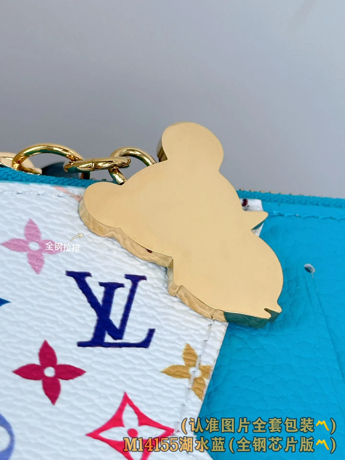 💰600【Genuine Grade】【Special Grade MB High Elastic Fabric】M14155 Lake Blue (〽️A-Grade Full Steel Version〽️) Personalized Customization! Transcoding chip, LV x TM Romy business card holder, this Romy business card holder from the Louis Vuitton x Murakami cross-border collaboration series is functional and full of fun, and is designed in a new color palette of the Japanese artist's famous rainbow color scheme. The business card holder is discreetly embellished with the brand's logo in Monogram Empreinte leather, while the colorful Monogram coated canvas highlights the patch pockets with eye-catching details. The coin compartment of the business card holder is designed with a gold zipper and is decorated with a panda-shaped zipper puller, adding a unique embellishment this season.  12 x 8 x 0.8 cm (length x height x width).