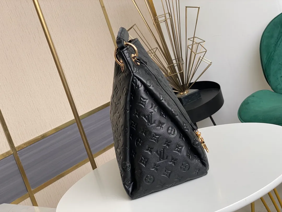 💰1140 (top-grain leather) top original order M43237 blue M41066 black medium-sized portable shopping bag Spacious, exquisite and fashionable, this medium-sized Artsy handbag is a classic. Made of luxurious Monogram Empreinte embossed leather, the beautiful handle and gorgeous golden brass hardware add to the high-end quality. Size: 42*18*30 cm