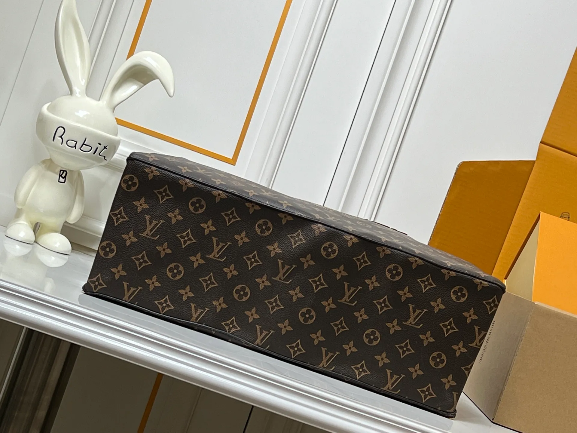 Batch 320💰M24457 Black Orange Blue Green Gray Presbyopia Plaid Black Crocodile Orange Crocodile Pattern 9 Colors ✔️ This Shopper medium handbag draws inspiration from Louis Vuitton shopping bags, with the words Louis Vuitton and Maison Fondée En 1854 written on soft cow leather, with a top handle and a detachable shoulder strap. Size: 40x32x16cm