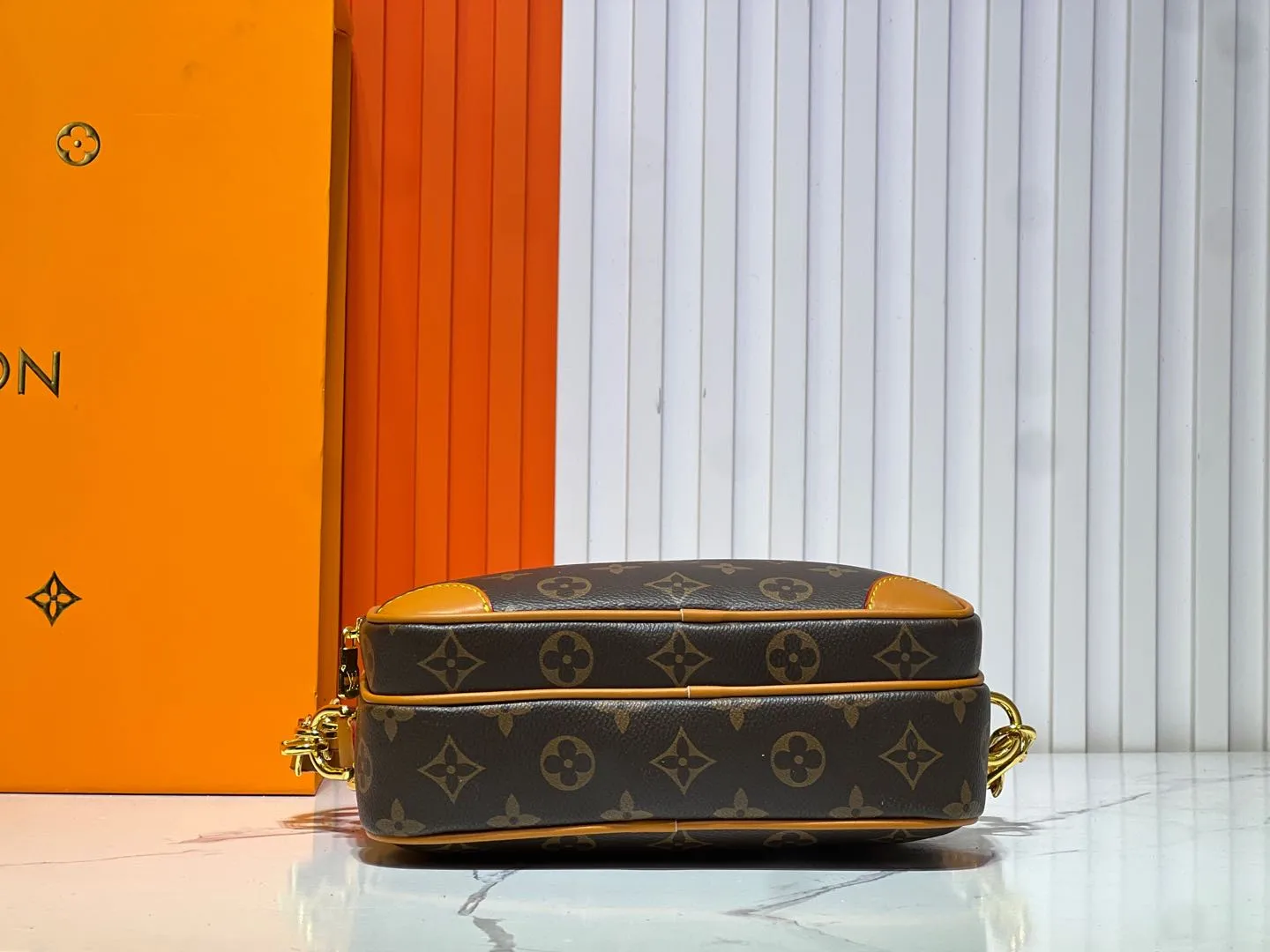 Batch 300💰 M14016 Second-hand series crossbody bag Louis retro crossbody bag, antique! A classic in Monogram canvas! Showing natural elegance. Carry it casually across the body for a more fashionable appeal. This exquisite presbyopic cross-body shoulder bag measures 22x16.5x8.