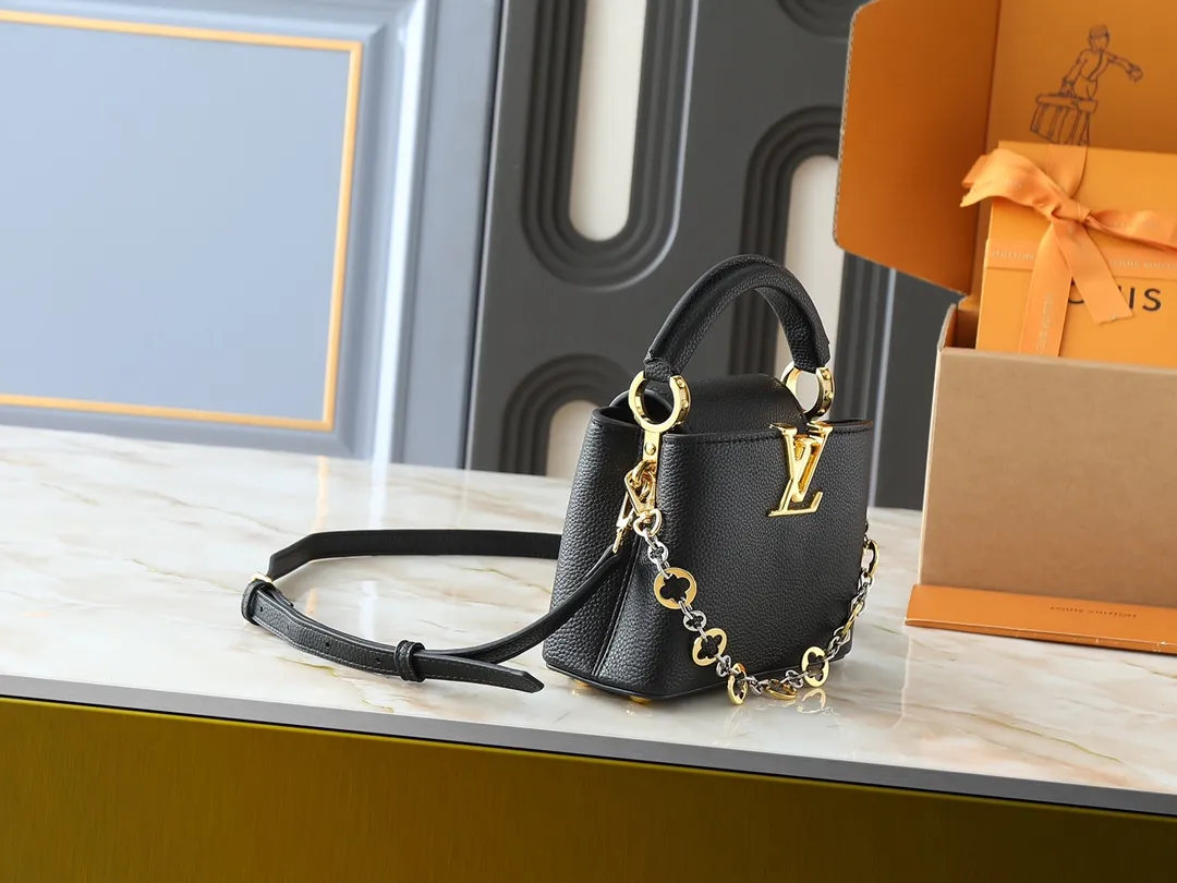 💰380💰Guangzhou goods Upgraded original M12935 M12936 M12937 M12938 This Capucines mini handbag is from the Capucines Chain On You series. It is made of soft Taurillon cow leather and has ample space to store daily necessities such as short wallets, keys, and lipstick. The jewelry-style double-plated chain features Monogram floral details that complement the rounded LV letters, and the flap can be tucked in or out. Dimensions: 21.0 x 14.0 x 8.0 cm (length x height x width)