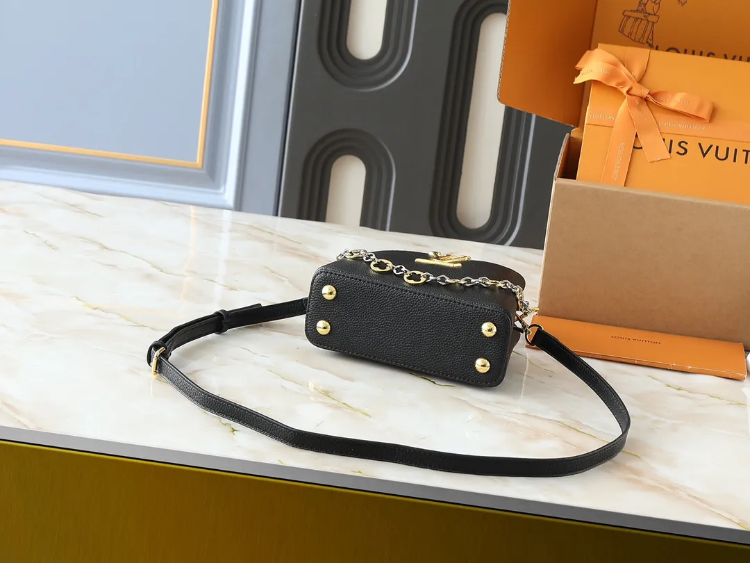 💰380💰Guangzhou goods Upgraded original M12935 M12936 M12937 M12938 This Capucines mini handbag is from the Capucines Chain On You series. It is made of soft Taurillon cow leather and has ample space to store daily necessities such as short wallets, keys, and lipstick. The jewelry-style double-plated chain features Monogram floral details that complement the rounded LV letters, and the flap can be tucked in or out. Dimensions: 21.0 x 14.0 x 8.0 cm (length x height x width)