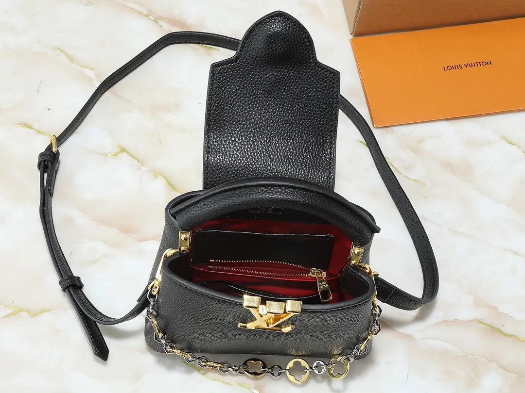 💰380💰Guangzhou goods Upgraded original M12935 M12936 M12937 M12938 This Capucines mini handbag is from the Capucines Chain On You series. It is made of soft Taurillon cow leather and has ample space to store daily necessities such as short wallets, keys, and lipstick. The jewelry-style double-plated chain features Monogram floral details that complement the rounded LV letters, and the flap can be tucked in or out. Dimensions: 21.0 x 14.0 x 8.0 cm (length x height x width)