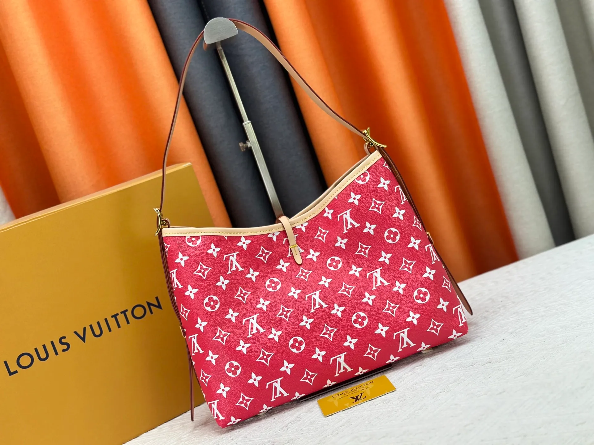 P280 upgraded original M24861 M25143 M46203 M46197 Colorful, legendary CarryAll medium handbag, with Monogram canvas and leather trimming to create a body-fitting design. There's a zipped pocket inside the ample space, and a detachable zipped clutch adds a functional element, with a buckle-adjustable handle. Small size: 29 x 24 x 12 cm,
