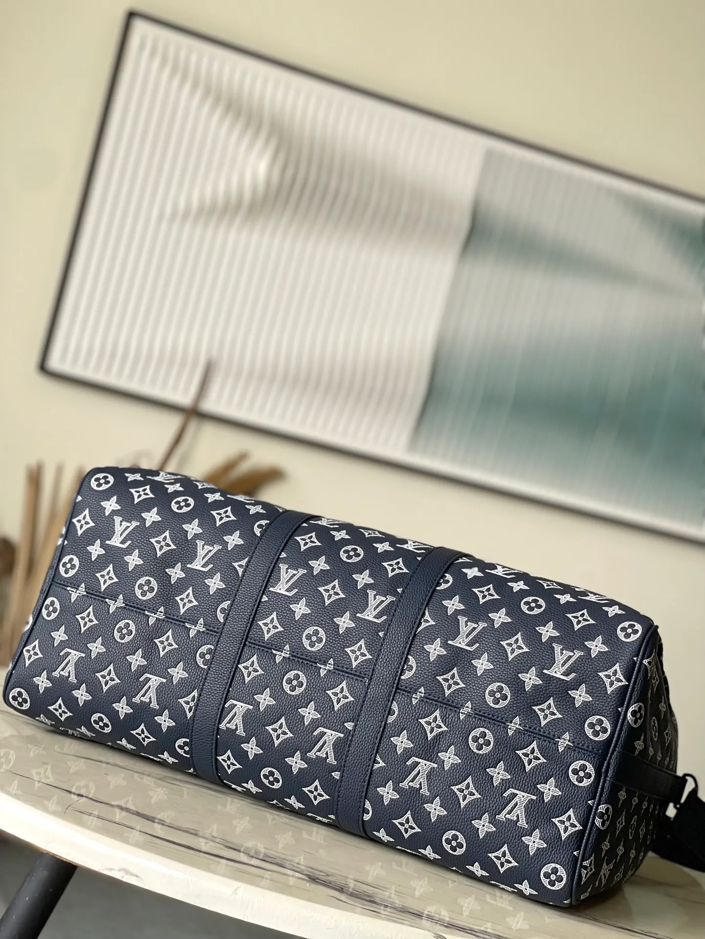 💰1460 (top layer leather) top original order M24953 This Keepall Bandouliere50 travel bag is made of soft Monogram Shadow cow leather, and has been embossed and printed with the Monogram pattern to create a rich visual hierarchy and vitality. The size of your carry-on luggage hides plenty of space. Dimensions: 50 × 29 × 23 cm