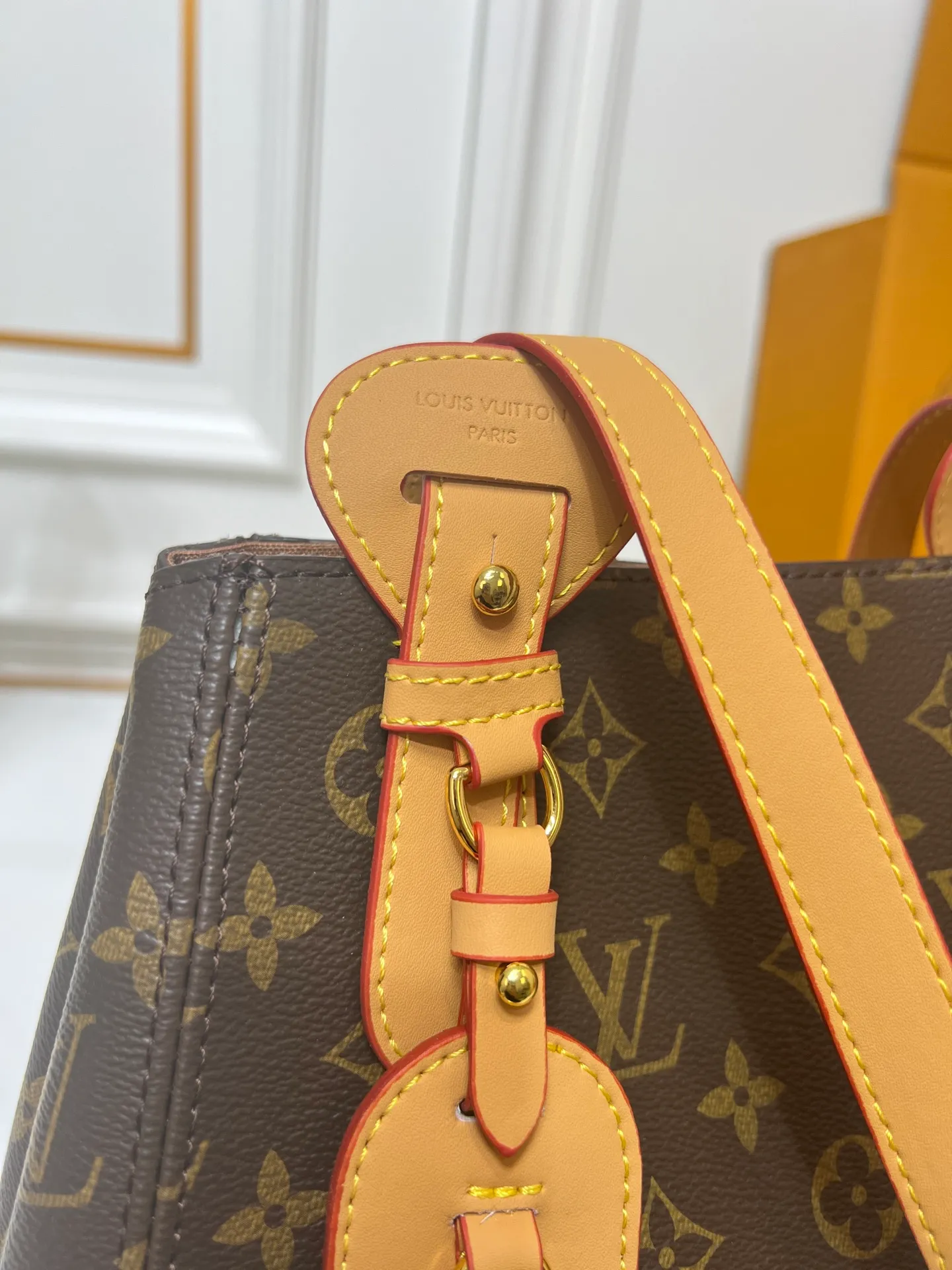 Batch 280💰Small size M25858 Black M25890 Gray Presbyopia This All In One small handbag expands the capacity definition of the All-In series and can be transformed into a rounded Hobo handbag or an open tote bag, making it easy to carry daily needs. Monogram Empreinte leather bag with dazzling metal parts, LV padlock and nameplate highlight the exquisite details. 40.0x22.0x15.0 cm (Length x Height
