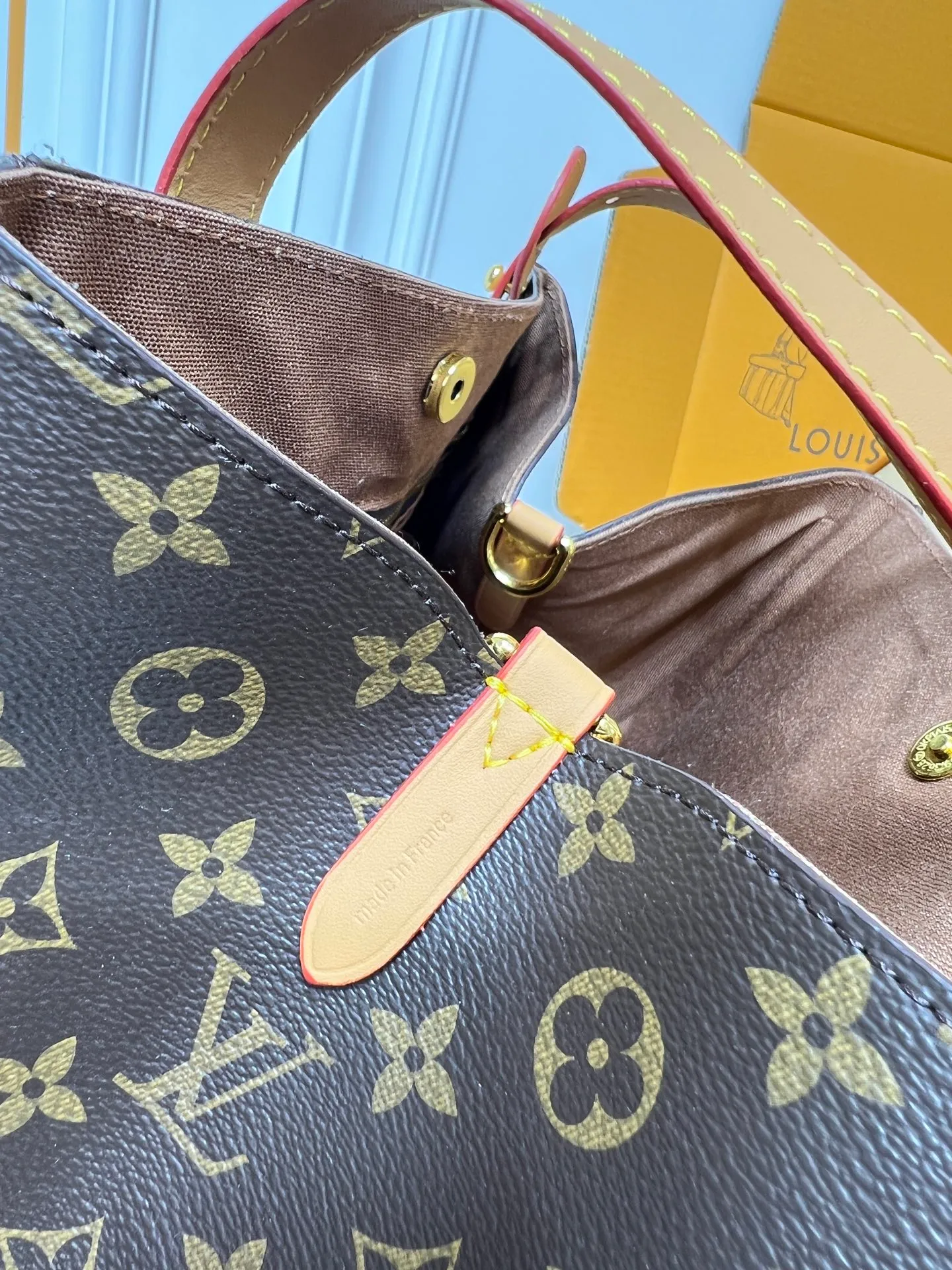Batch 280💰Small size M25858 Black M25890 Gray Presbyopia This All In One small handbag expands the capacity definition of the All-In series and can be transformed into a rounded Hobo handbag or an open tote bag, making it easy to carry daily needs. Monogram Empreinte leather bag with dazzling metal parts, LV padlock and nameplate highlight the exquisite details. 40.0x22.0x15.0 cm (Length x Height