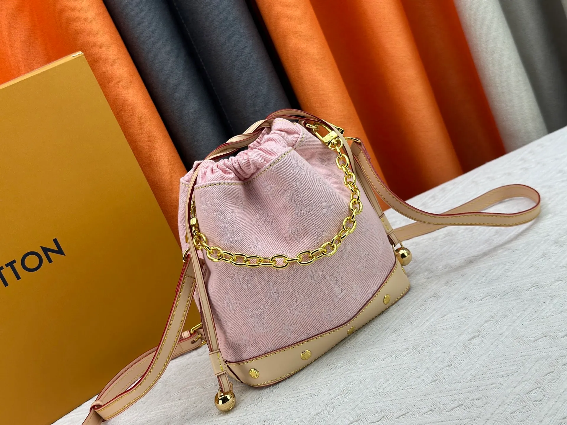 P260 Upgraded version of LV M83043 denim bucket bag Large-capacity shoulder crossbody bag Made of exquisite inlay work, classic and versatile, irresistible. Super elegant and full of high-end sense. A must-have for Jimei. Size: 18 20