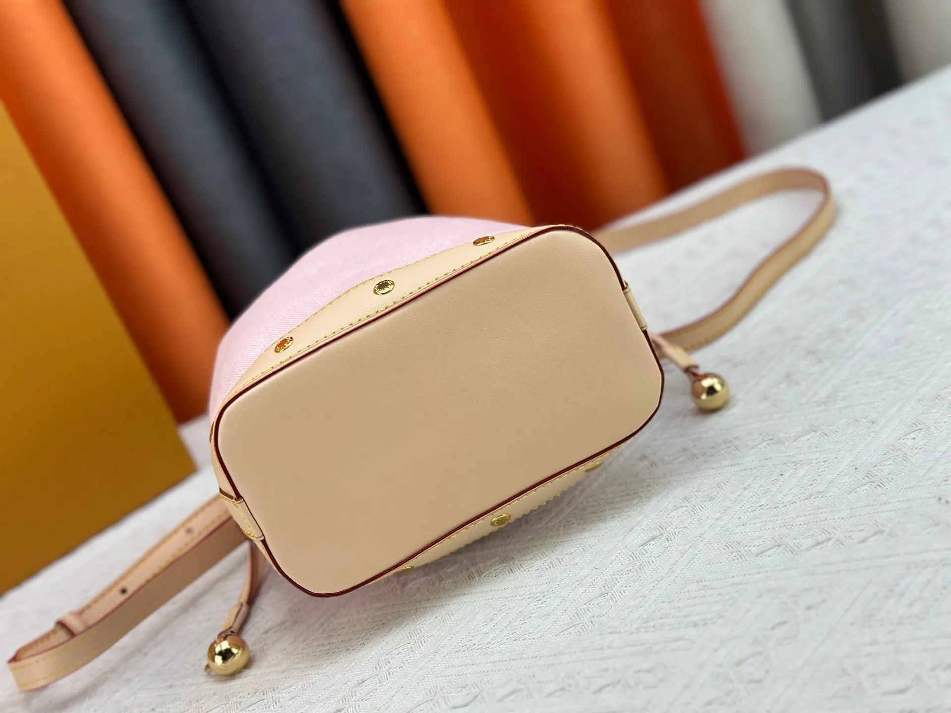P260 Upgraded version of LV M83043 denim bucket bag Large-capacity shoulder crossbody bag Made of exquisite inlay work, classic and versatile, irresistible. Super elegant and full of high-end sense. A must-have for Jimei. Size: 18 20