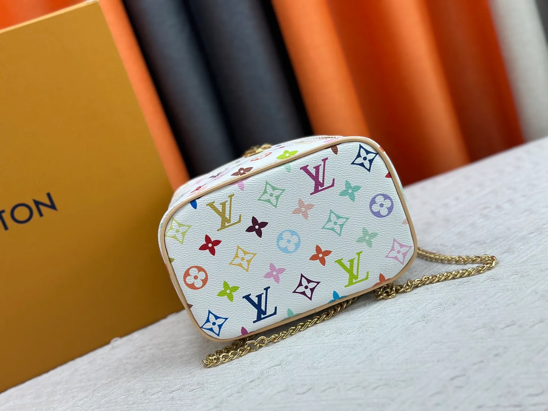 P260 upgraded original M13747 M44495 M42265 M44936 M42263 lv Takashi Murakami Nice mini Nano cosmetic bag with Monogram print and 33 colorful colors. In 2025, Takashi Murakami and lv jointly launched the white tricolor and black tricolor twelve pieces, which are very popular around the world and are loved by celebrities and celebrities. Dimensions: 20x13.5x12.0 (length x height x width)