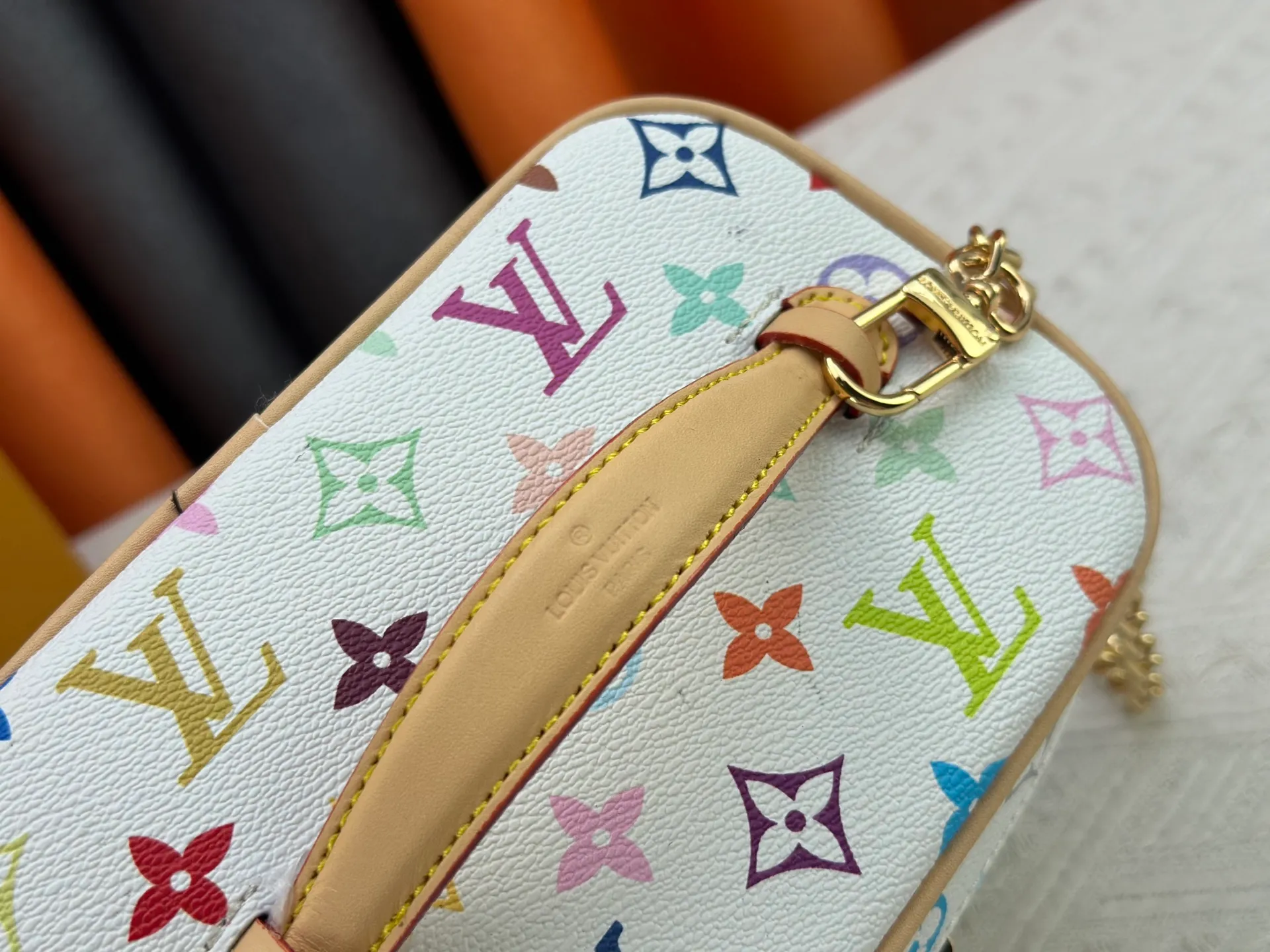 P260 upgraded original M13747 M44495 M42265 M44936 M42263 lv Takashi Murakami Nice mini Nano cosmetic bag with Monogram print and 33 colorful colors. In 2025, Takashi Murakami and lv jointly launched the white tricolor and black tricolor twelve pieces, which are very popular around the world and are loved by celebrities and celebrities. Dimensions: 20x13.5x12.0 (length x height x width)