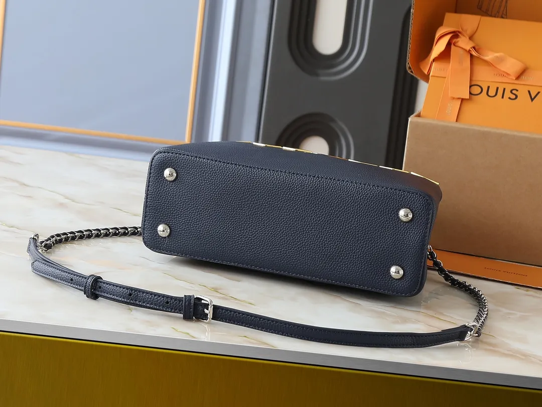💰420💰Guangzhou goods Upgraded original M12135 M11964 M12751 This Capucines medium handbag draws inspiration from the brand’s classic hard suitcase, transforming the iconic Malletage element into a diamond-shaped metal decoration, which complements the Taurillon cow leather bag body. The pocket design makes it easy to store what you need on the go, and the detachable shoulder strap allows for a variety of carrying methods. Dimensions: 31.05 x 20.0 x 11.0 cm (length x height x width)