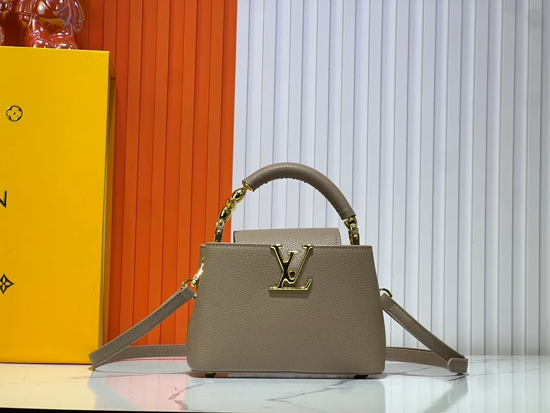 Batch 360💰Upgraded original M23943 M23944 M23945 M24698 M24989 This Capucines mini handbag incorporates exquisite Monogram flowers on the handle, presenting the three-dimensional look of the LV logo with delicate brushstrokes, injecting dazzling luster into the soft design. Full-grain Taurillon leather is designed to fit a smartphone, short wallet and other small essentials. Dimensions: Small 21.0 x 14.0 x 8.0 cm (L x H x W) Large 27x 17.5 x 9.0 cm (L x H x W)