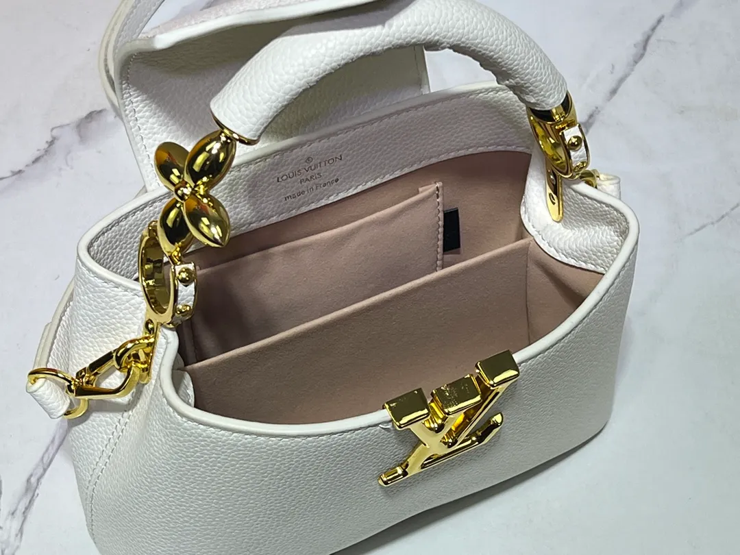 Batch 360💰Upgraded original M23943 M23944 M23945 M24698 M24989 This Capucines mini handbag incorporates exquisite Monogram flowers on the handle, presenting the three-dimensional look of the LV logo with delicate brushstrokes, injecting dazzling luster into the soft design. Full-grain Taurillon leather is designed to fit a smartphone, short wallet and other small essentials. Dimensions: Small 21.0 x 14.0 x 8.0 cm (L x H x W) Large 27x 17.5 x 9.0 cm (L x H x W)