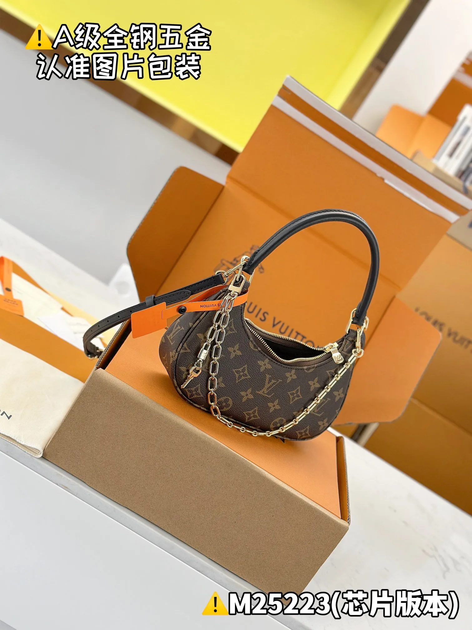 Internal price P1320 [Special grade MB high-elastic fabric] CATCHY small handbag Model: M25223 Material: A+ grade all-steel hardware, imported high-elastic fabric Packaging: Full set of special grade duty-free MB packaging Dimensions: 10 x 6 x 24 cm (height x width x length)